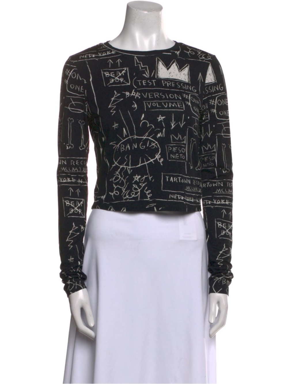 ALICE + OLIVIA x BASQUIAT bold graphic print crew neck long sleeve crop top